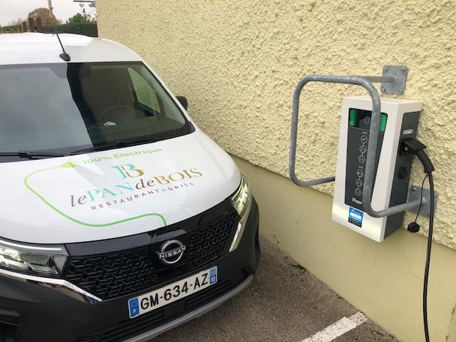 Borne de recharge pour véhicule électrique